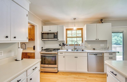 West Union House | West Union Home w/Saltwater Pool on 2 Acres!