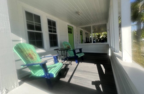 Bradenton Beach Cottage | West Unit of Beach to Bay Cottage.just 100 feet from Gulf Beach!