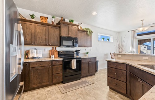 Caldwell House | Western Charm | Caldwell | Hot Tub | Near C of I