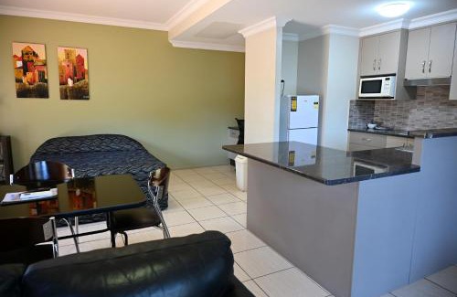 Emerald Hotel | Western Gateway Motel and Apartments