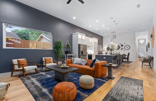 West Dallas House | Western Oasis - Chic New 6BR 10-min from Downtown
