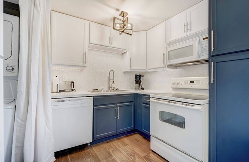 Cimarron Hills Apartment | Western Peak Pad - Cozy 2-BR w/Views, King Bed & Pet-Friendly Yard