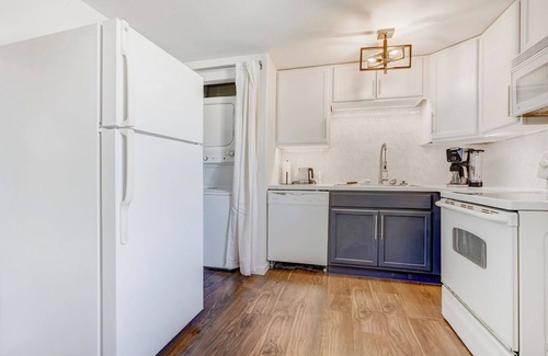 Cimarron Hills Apartment | Western Peak Pad - Cozy 2-BR w/Views, King Bed & Pet-Friendly Yard