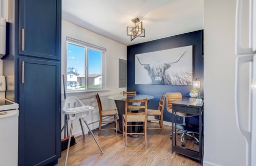 Cimarron Hills Apartment | Western Peak Pad - Cozy 2-BR w/Views, King Bed & Pet-Friendly Yard