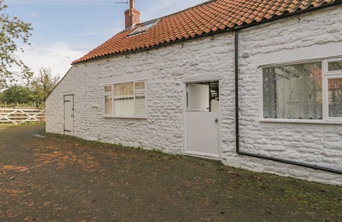 Scarborough Cottage | WESTFIELD BARN, pet friendly, with pool in Scarborough