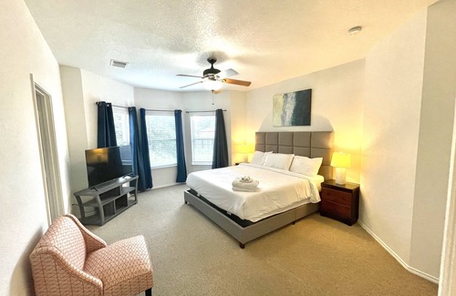 Pipers Meadow House | WESTIN OAK| 2900Sqft |8beds | 3.5bath| SLEEPS13
