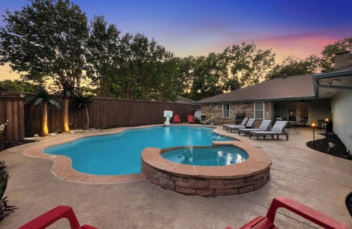 Richardson House | Westminster Retreat: 2 King Beds, Pool, Game room!
