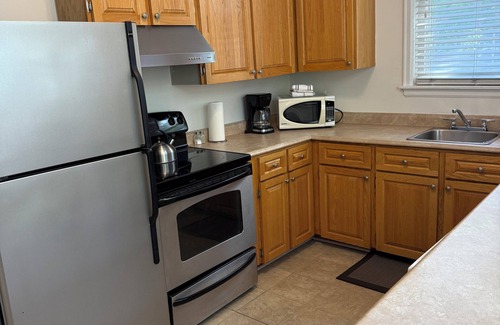 Waterford Valley Apartment | Westmount Manor Executive 2 Bedroom Apartment, Westmount Manor Unit 2