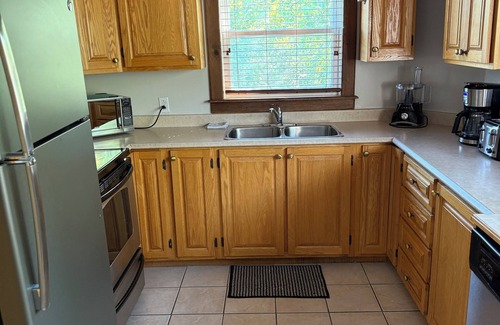 Waterford Valley Apartment | Westmount Manor Executive 3 Bedroom Apartment, Westmount Manor Unit 5