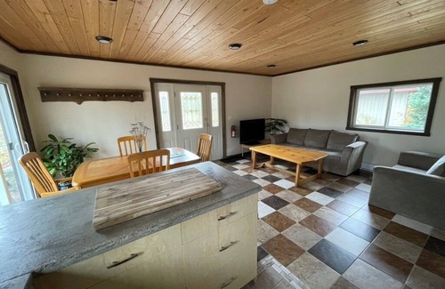 Valemount Cottage | Westridge Guest House