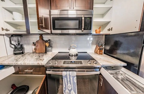 Carver City - Lincoln Gardens House | Westshore District 3/2 Private Home!