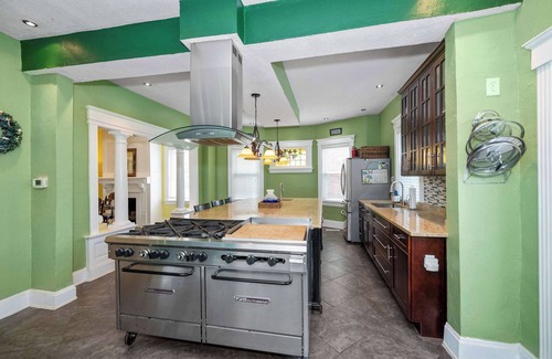 Westwood House | Westside Wanderlust w Hot Tub