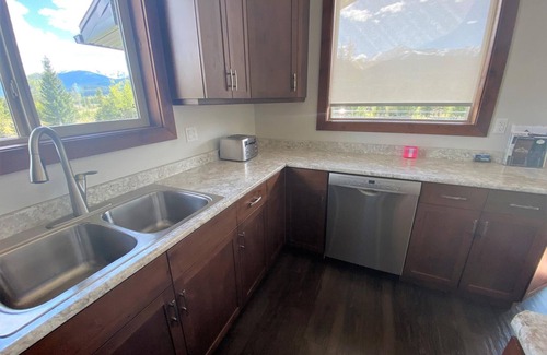 Valemount House | Westview Cabin Rental