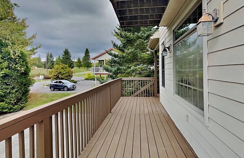 McHenry House | Westwind | Great Views, Hot Tub, Pool Table