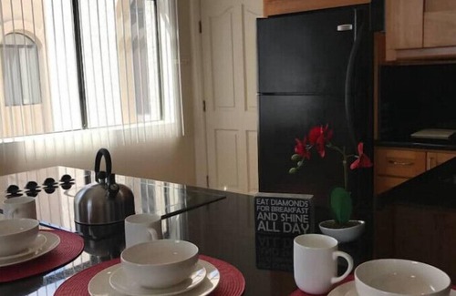 Westwood Apartment | Westwood Vacation Home near UCLAnn