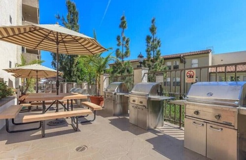 Westwood Apartment | Westwood Vacation Home near UCLAnn