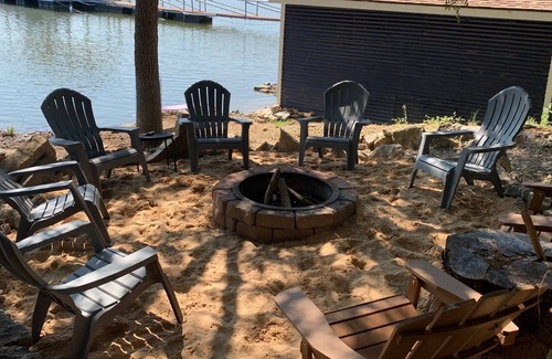 Palo Pinto County Cottage | Wet Feet Retreat! Lake front cabin in quiet cove.