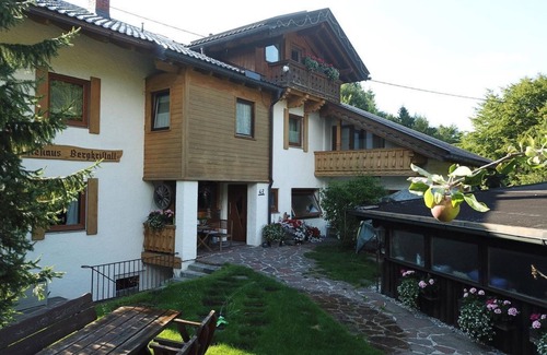 Wallgau Apartment | "Wetterstein" apartment/1 bedroom/shower, toilet - rock crystal, guest house