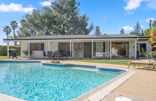 Sunland-Tujunga House | Wexford Hills Poolside Haven Backyard, BBQ