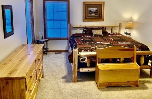 Lansing Cabin | Wexford Hollow Lodge w/ Hot Tub Jacuzzi & Pool