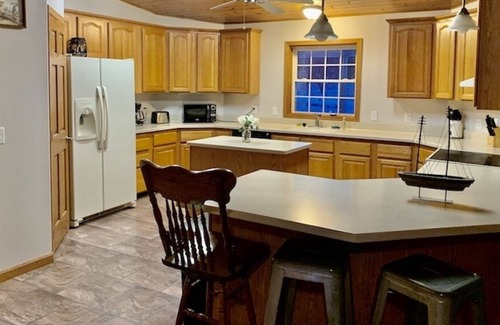 Lansing Cabin | Wexford Hollow Lodge w/ Hot Tub Jacuzzi & Pool