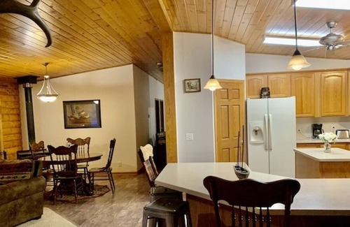 Lansing Cabin | Wexford Hollow Lodge w/ Hot Tub Jacuzzi & Pool