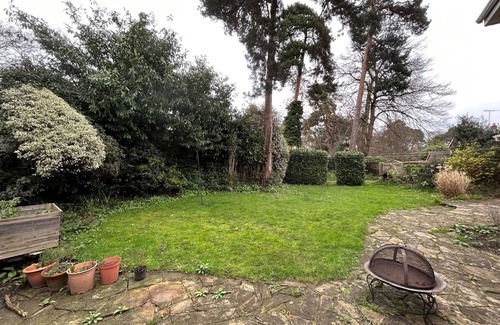Weybridge Ski Chalet | Weybridge Stunning Five Bedroom Family Home
