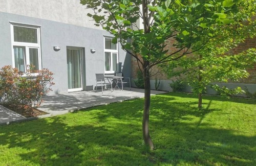 Funfhaus Apartment | WF-Apartment near Westbahnhof Top 3