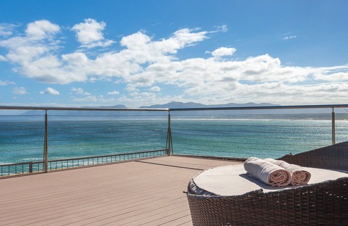 De Kelders Villa | Whale Huys: Direct ocean-front villa, 4br/ba, Wifi, Infinity Pool