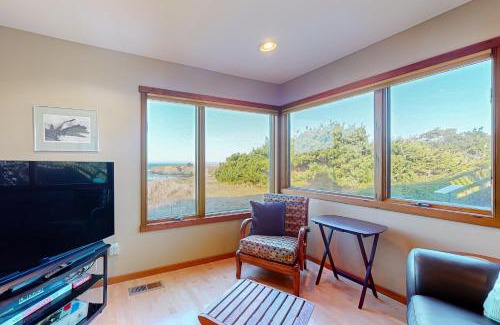 Caspar House | Whale Rock