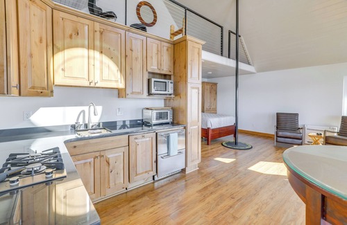 Juneau Apartment | Whale Watching at Beachfront Cottage in Juneau!