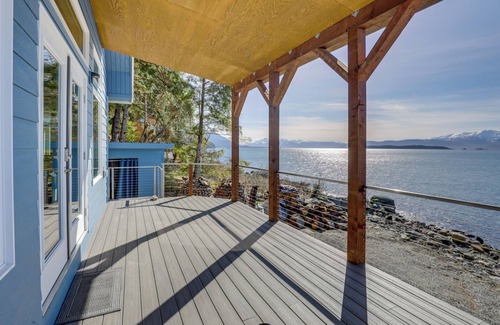 Juneau Apartment | Whale Watching at Beachfront Cottage in Juneau!