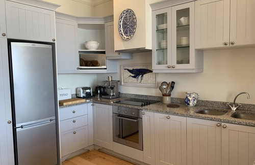 Kalk Bay Apartment | Whalehaven: Kalk Bay apt, spectacular sea and harbour views