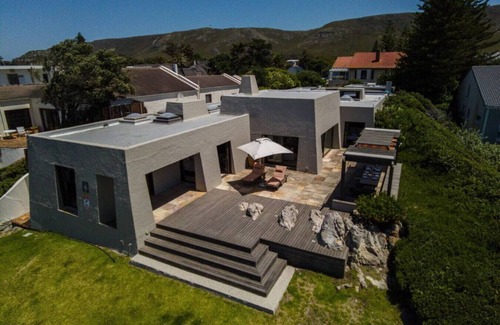 Hermanus Villa | Whalehaven Villa | Oceanfront bliss with pool