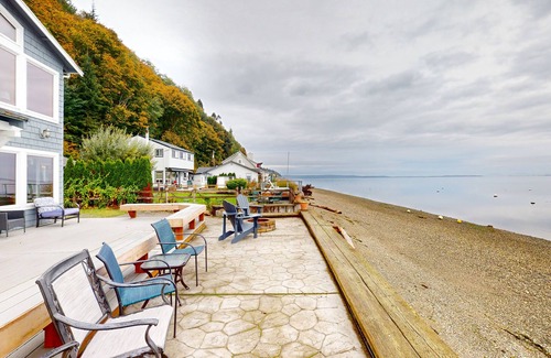 Camano Island House | Whalehouse Waterfront Haven w/Boat Launch, Fireplaces & Large Deck