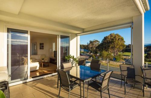 Narooma Apartment | Wharf Apartment Unit 11