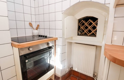 Llangollen Cottage | WHARF COTTAGE, family friendly, with a garden in Llangollen
