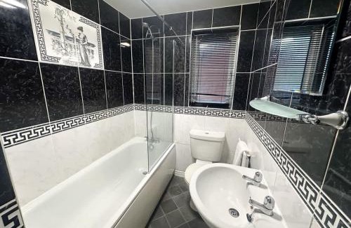 Thornaby On Tees House | Wharf House by Blue Skies Stays