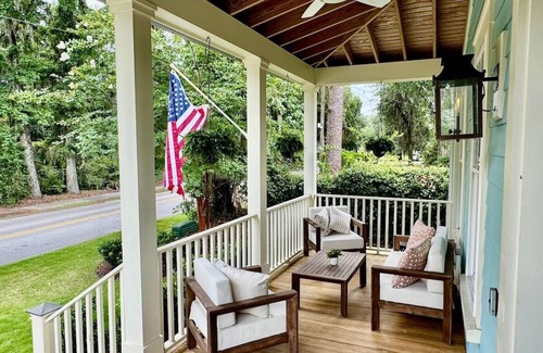Olde Town House | Wharf Street Coastal Escape - 3BR Old Town Luxury