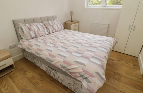 Hutton Rudby Cottage | WHARFDALE POD, pet friendly, with hot tub in Hutton Rudby