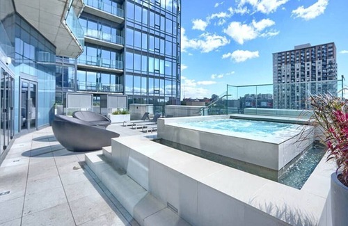 Ville-Marie Condo | What a view! Downtown Montreal 43rd floor luxury condo with parking