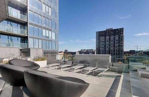 Ville-Marie Condo | What a view! Downtown Montreal 43rd floor luxury condo with parking