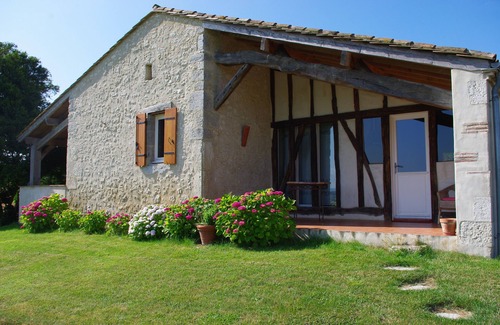 Saint-Leon House | Wheat and its natural swimming pool