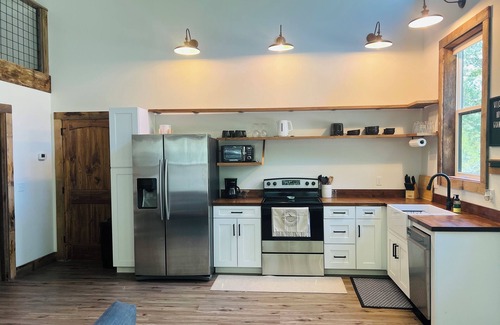 Cullowhee House | Whee Farm Refuge in the Smokies: Spacious 1 BR/1 Bath Barn Apartment