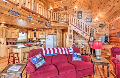 Murphy Cabin | Wheelchair-Accessible Murphy Cabin w/Fire Pit!