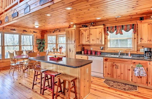 Murphy Cabin | Wheelchair-Accessible Murphy Cabin w/Fire Pit!