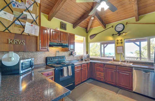 Kailua-Kona Cottage | Wheelchair Accessible Kona Gem w/Ocean Views!
