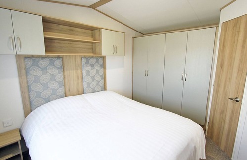 Alford House | Wheelchair friendly caravan with one double and one twin.