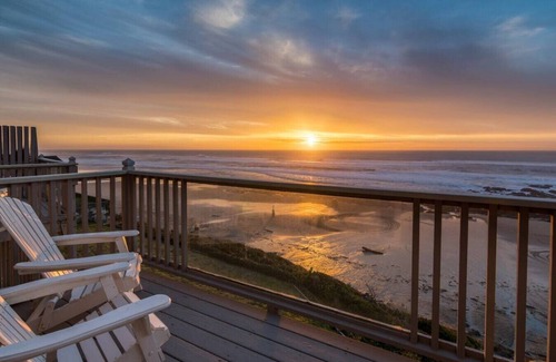 Lincoln City Apartment | Wheelhouse-Oceanfront, balcony, kitchen, fireplace