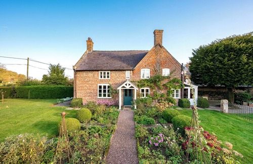 Beeston Cottage | WHEELWRIGHTS COTTAGE, pet friendly, with open fire in Tarporley